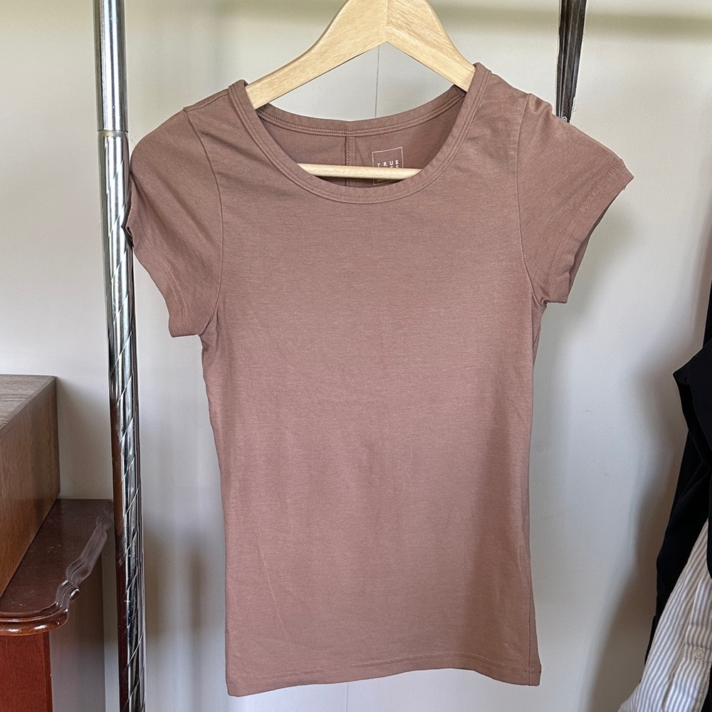 EUC Banana Republic Soft and Stretchy Taupe Short Sleeve Layering Tee XSP